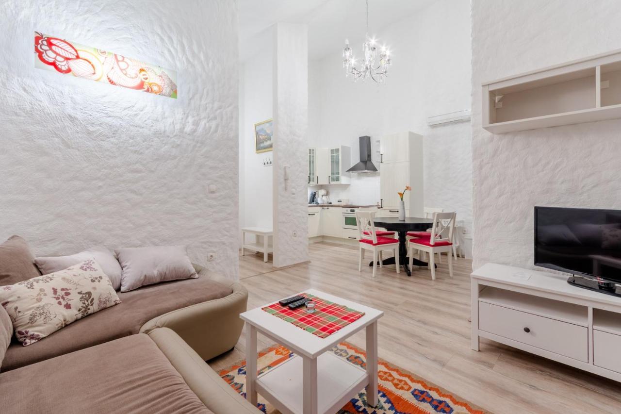 Apartments Villa Kameja Donji Okrug  Phòng bức ảnh