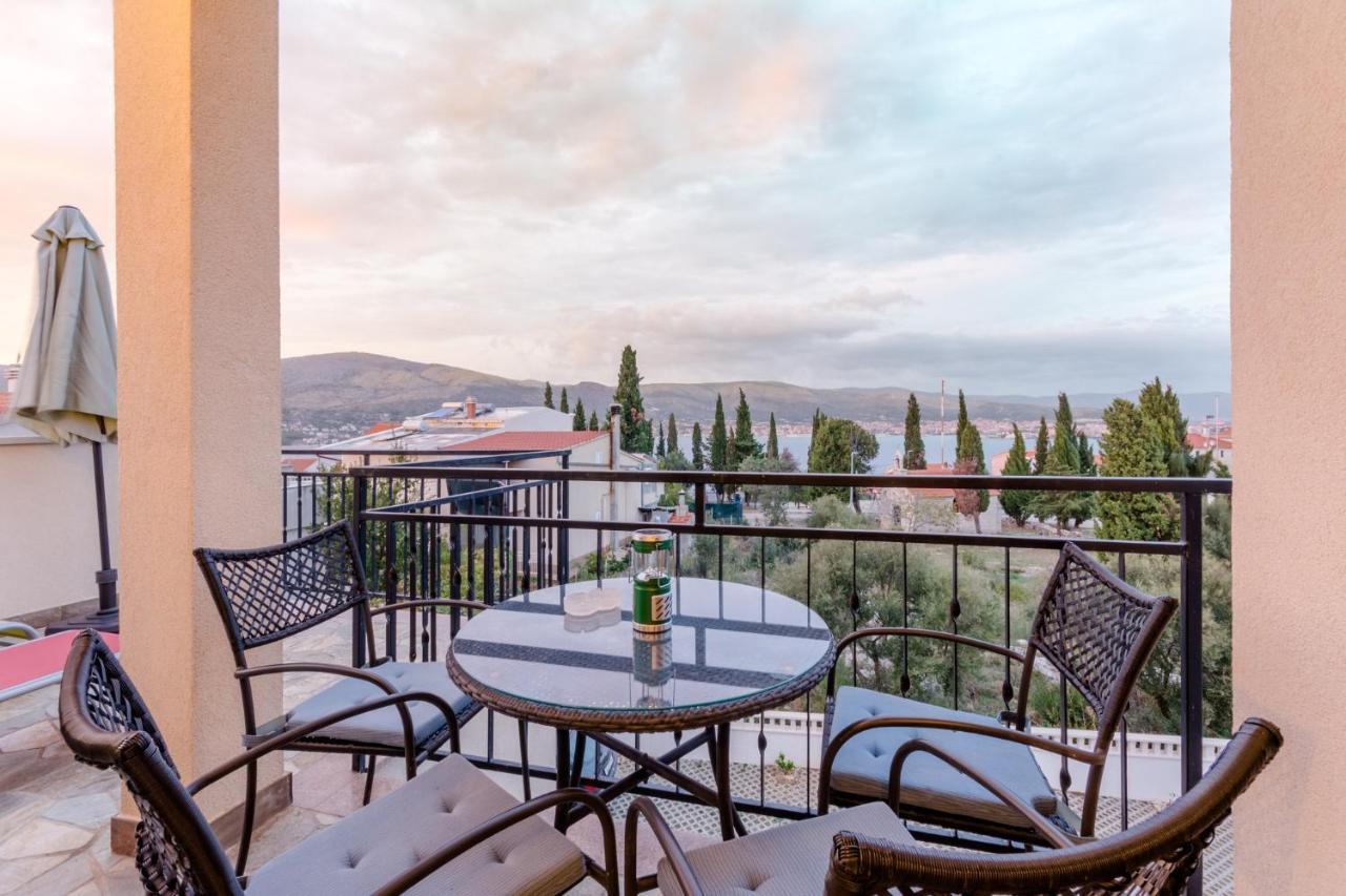 Apartments Villa Kameja Donji Okrug  Ngoại thất bức ảnh